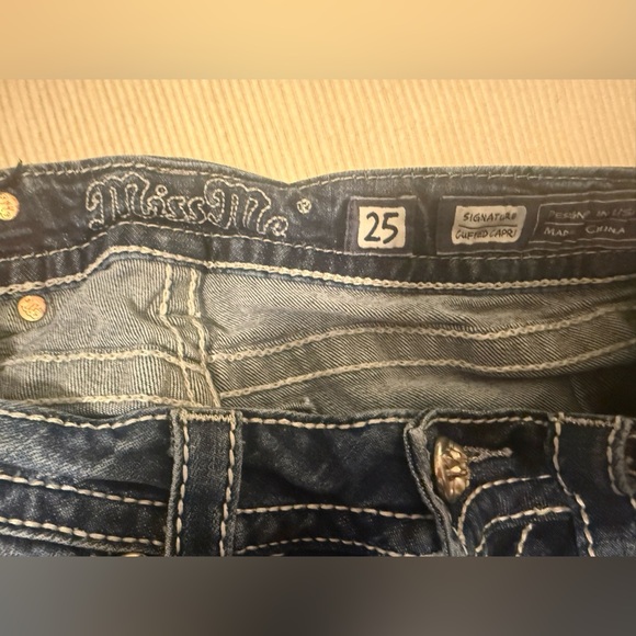 Miss Me  Jeans Size 25 Rhinestone Fleur-de-Lis - Picture 10 of 11